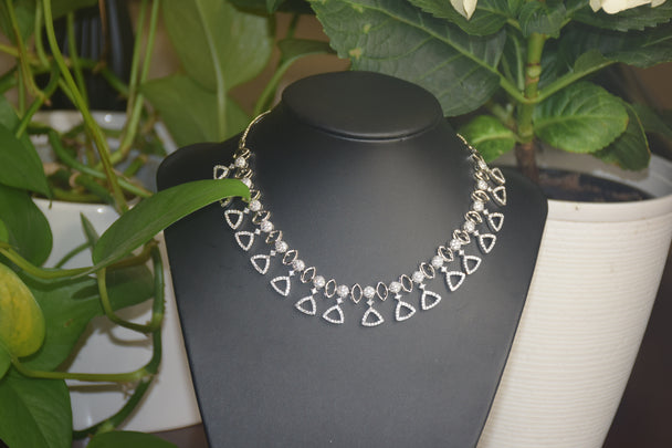 Beautiful Leaf AD Necklace Set
