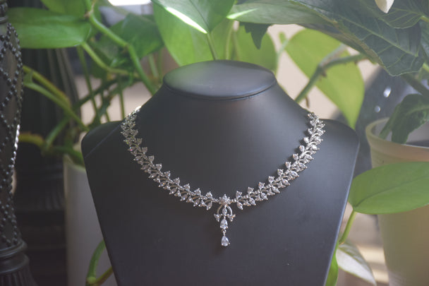 Beautiful Leaf AD Necklace Set