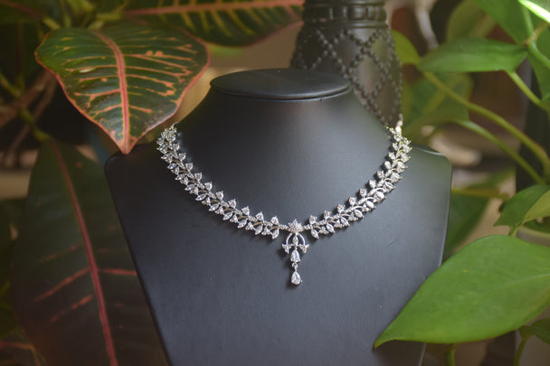 Beautiful Leaf AD Necklace Set