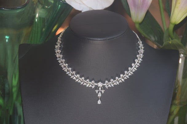 Beautiful Leaf AD Necklace Set