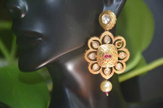 Gold Intricate Polki Necklace Set