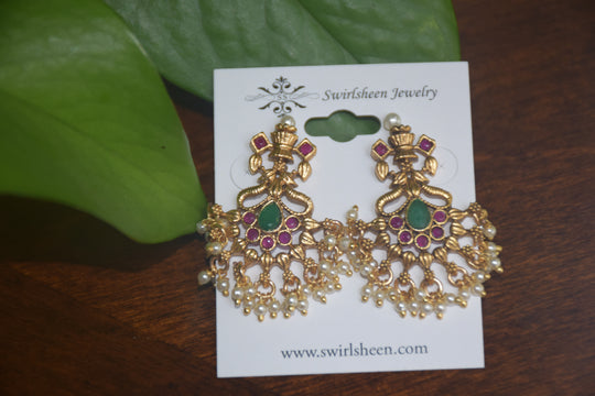 Intricate Gold Polish Pearly Ruby & Green Stone Necklace Set