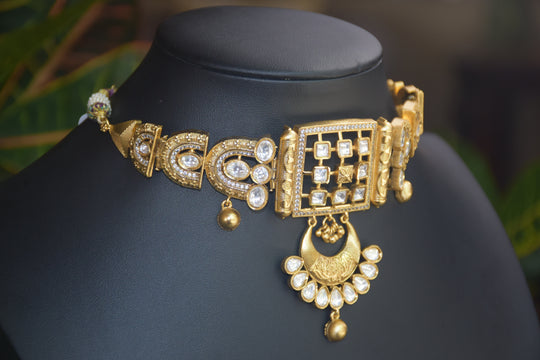 Elegant White Kundan Gold-Toned Necklace Set