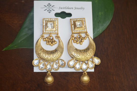 Elegant White Kundan Gold-Toned Necklace Set
