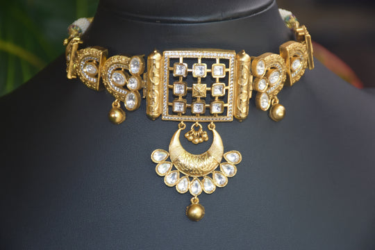 Elegant White Kundan Gold-Toned Necklace Set