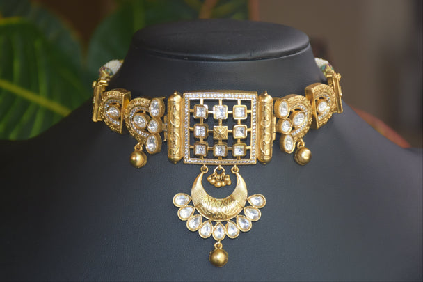 Elegant White Kundan Gold-Toned Necklace Set