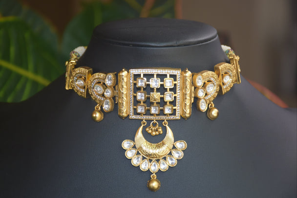 Elegant White Kundan Gold-Toned Necklace Set