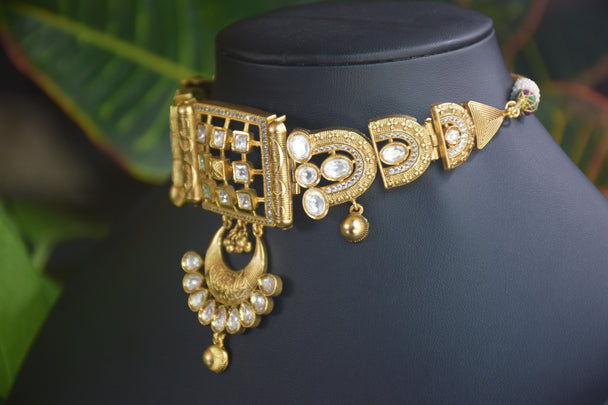 Elegant White Kundan Gold-Toned Necklace Set