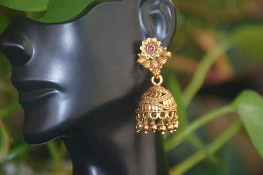 Traditional South Indian Floral Motif Necklace with Green & Fuchsia Stones