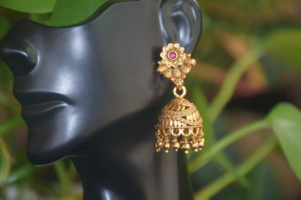 Traditional South Indian Floral Motif Necklace with Green & Fuchsia Stones