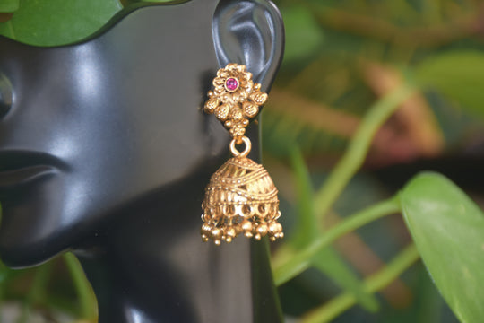Traditional South Indian Floral Motif Necklace with Green & Fuchsia Stones