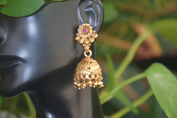 Traditional South Indian Floral Motif Necklace with Green & Fuchsia Stones