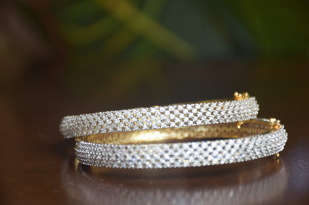 Exquisite Openable Diamond Bangle Set